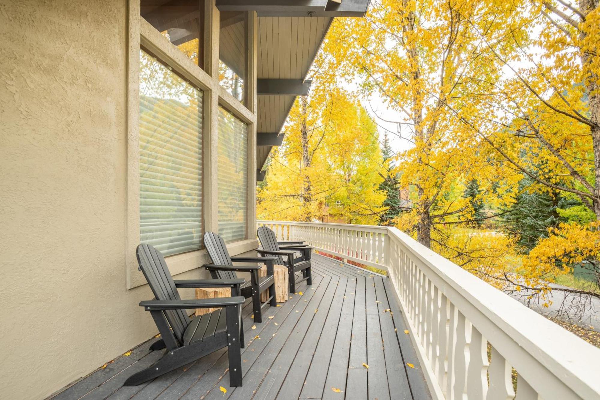 Bighorn By Avantstay Spacious Ski Cabin W Sprawling Porch Views Hot Tub Vail Exterior photo